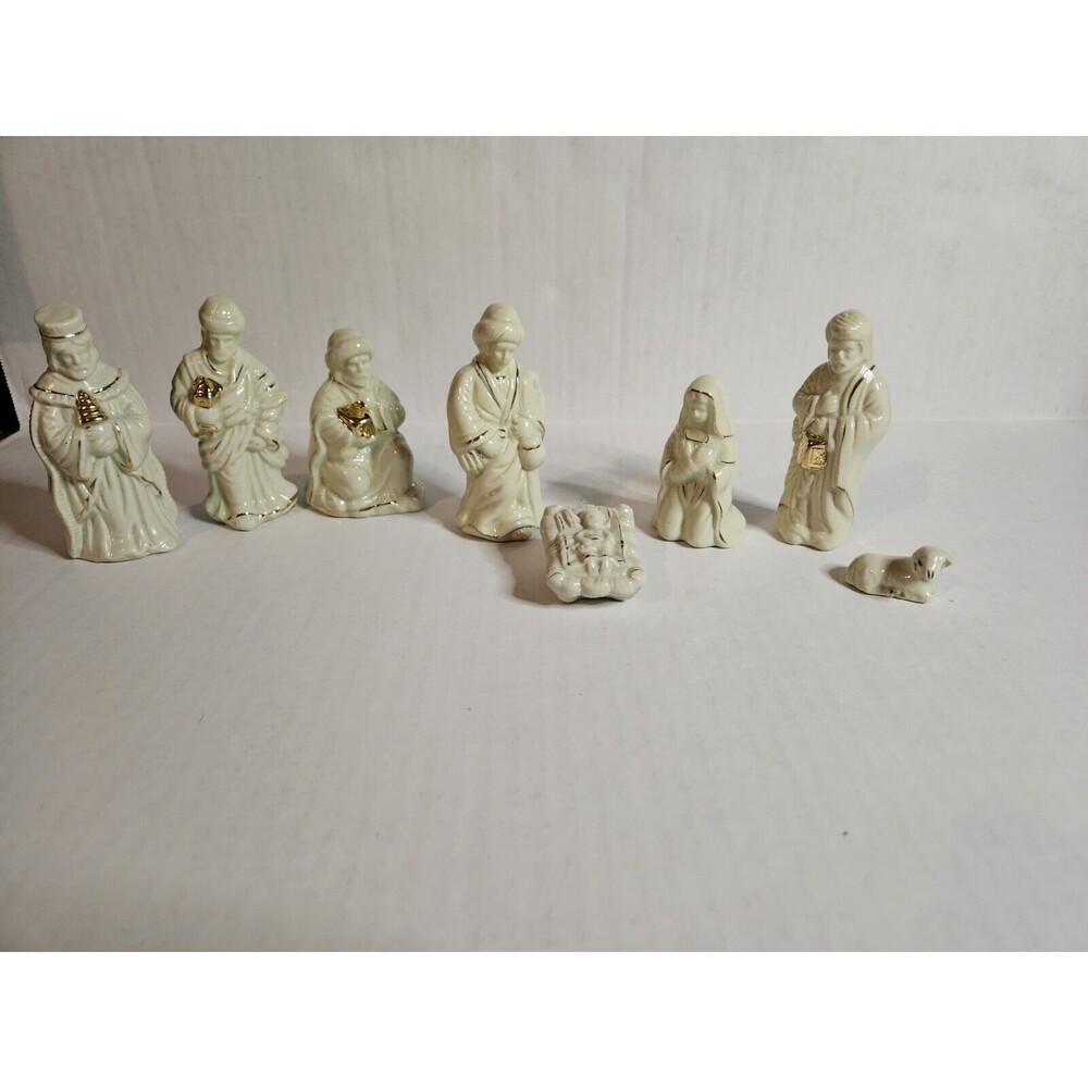 Vintage 8 Piece Porcelin Nativity Set White With Gold Trim Christmas Holiday